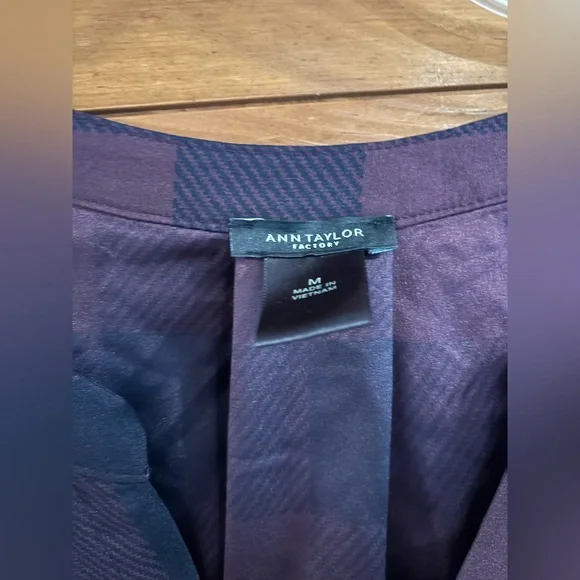 SOLD - Ann Taylor Blouse Draped Faux Wrap Long Sleeve Snap Close Maroon/Blue - Picture 3 of 4